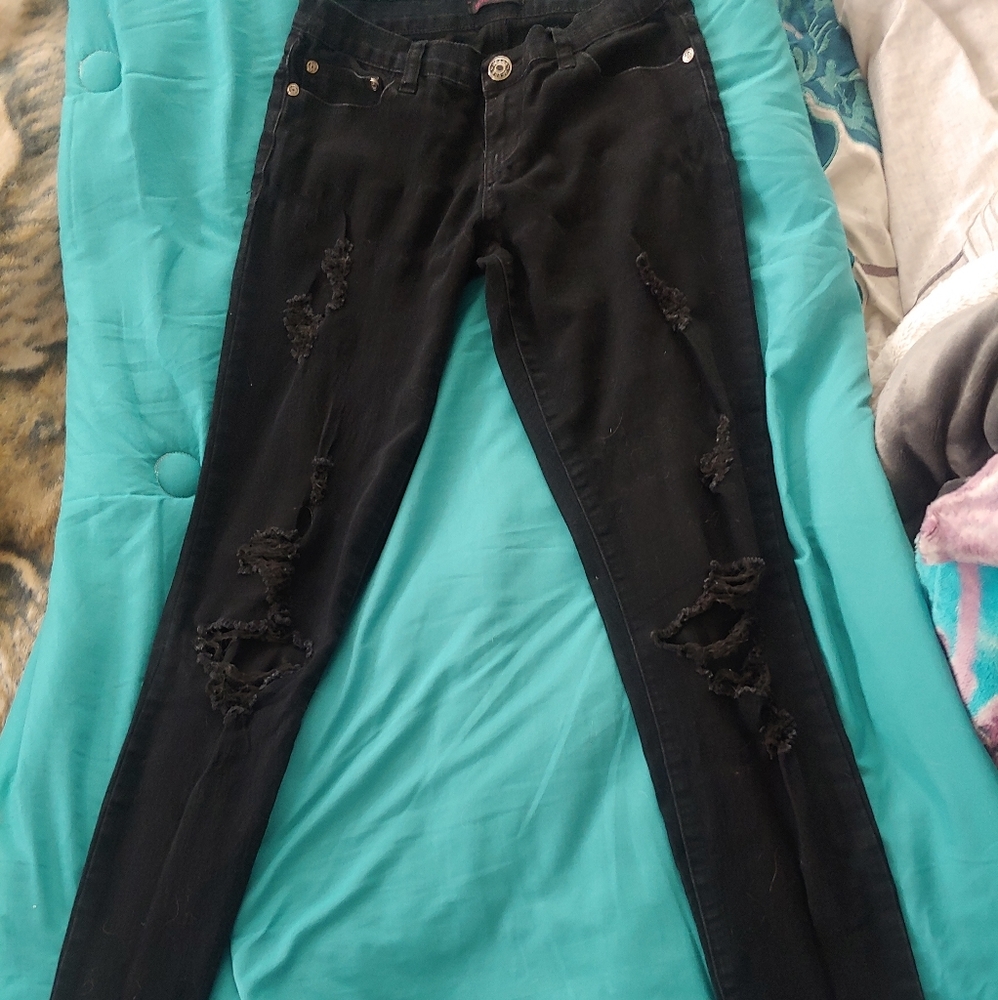 Black ripped skinny jeans